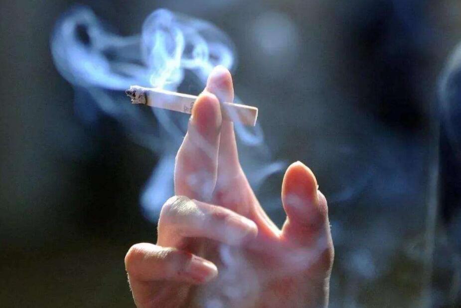 每天吸食一包烟，患病的概率增加50%！